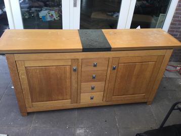 Licht eiken dressoir beschikbaar voor biedingen