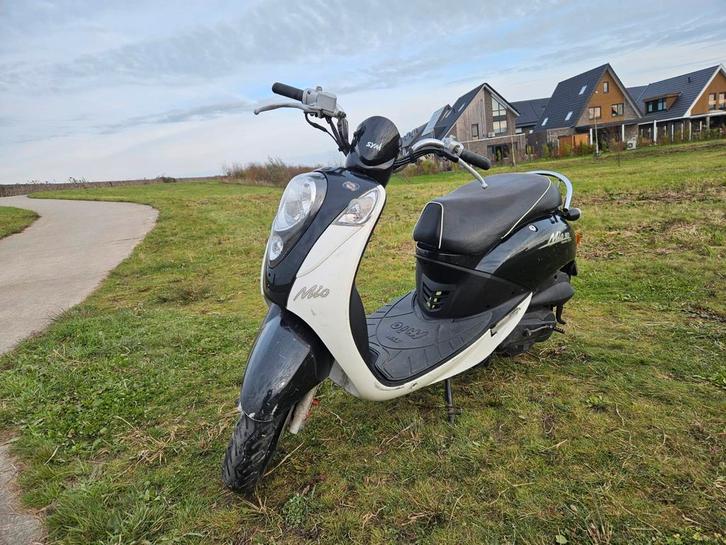 Sym Mio Bromscooter 2008, Fietsen en Brommers, Scooters | SYM, Gebruikt, Mio, Maximaal 45 km/u, Benzine, Ophalen