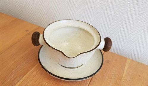 Zaalberg saus of jus kom met schotel, dia 13,8, schotel 17 c, Antiek en Kunst, Antiek | Keramiek en Aardewerk, Ophalen of Verzenden