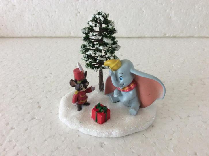 Disney Dumbo - beeldje - kerstdorp, Verzamelen, Disney, Zo goed als nieuw, Beeldje of Figuurtje, Bambi of Dumbo, Ophalen