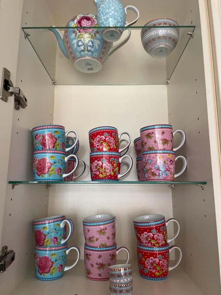 Mooie verzameling kopjes en theepot van PiP, Huis en Inrichting, Keuken | Servies, Zo goed als nieuw, Kop(pen) en/of Schotel(s)
