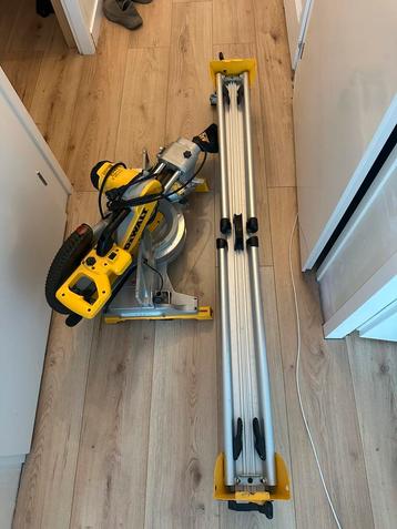 Dewalt super zaagmachine met onderstel! beschikbaar voor biedingen