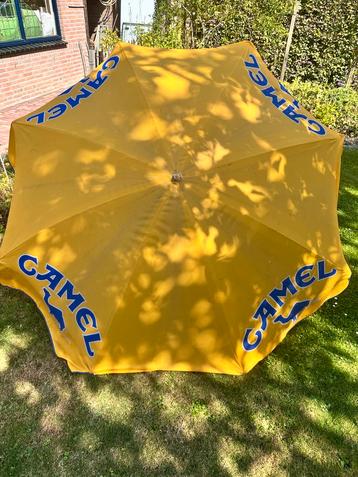 Vintage Camel parasol – geel beschikbaar voor biedingen