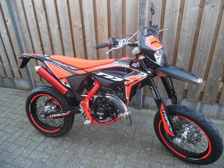 Beta Track RR50 2T 2025  E5+ Zwart/rood, Fietsen en Brommers, Brommers | Derbi, Nieuw, Ophalen of Verzenden