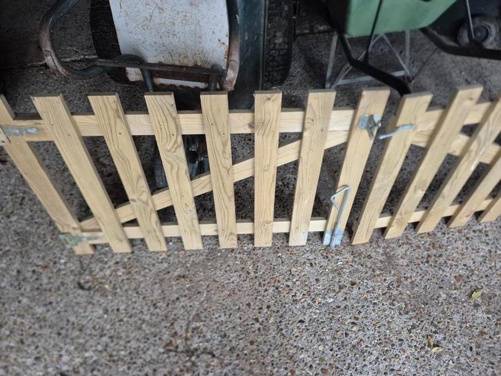 2 Tuinhekjes met hang en sluitwerk,elk 106 breed /70 cm hoog, Tuin en Terras, Tuinhekken en Hekwerk, Nieuw, Tuinhek, Hout, Ophalen