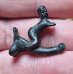 Romeins figuur op Phallus  hanger brons bodemvondst, Antiek en Kunst, Ophalen of Verzenden, Brons