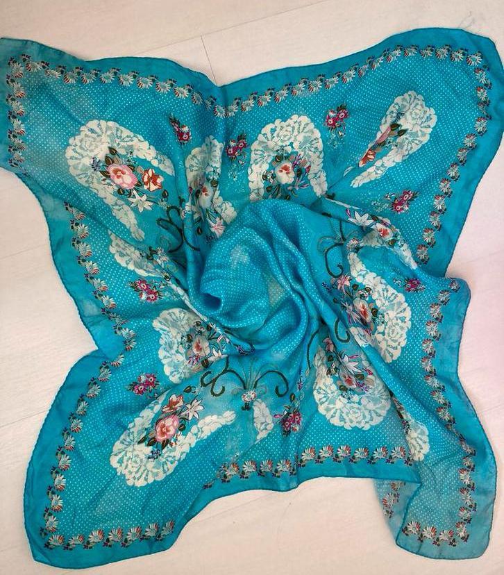 Prachtige SJAAL 100% moerbij ZIJDE silk, Kleding | Dames, Mutsen, Sjaals en Handschoenen, Zo goed als nieuw, Sjaal, Maat 46/48 (XL) of groter