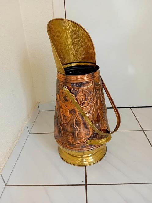 Antieke Koperen Kolenkit met Reliëf, Antiek en Kunst, Antiek | Koper en Brons, Koper, Ophalen of Verzenden