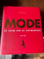 Boek Mode de eeuw van de ontwerpers, Boeken, Ophalen of Verzenden, Zo goed als nieuw, Mode algemeen