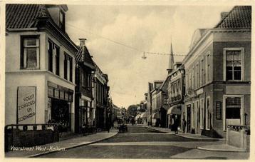 Voorstraat West-Kollum. - gezicht in - 1942 gelopen beschikbaar voor biedingen