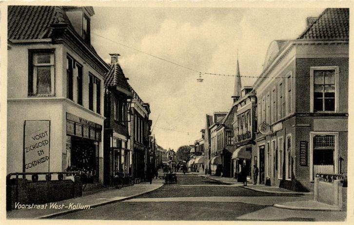 Voorstraat West-Kollum. - gezicht in - 1942 gelopen, Verzamelen, Ansichtkaarten | Nederland, Ongelopen, Friesland, Voor 1920, Ophalen of Verzenden
