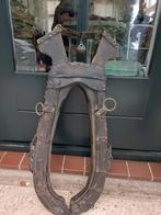 Antiek paardentuig met koperen beslag, Ophalen