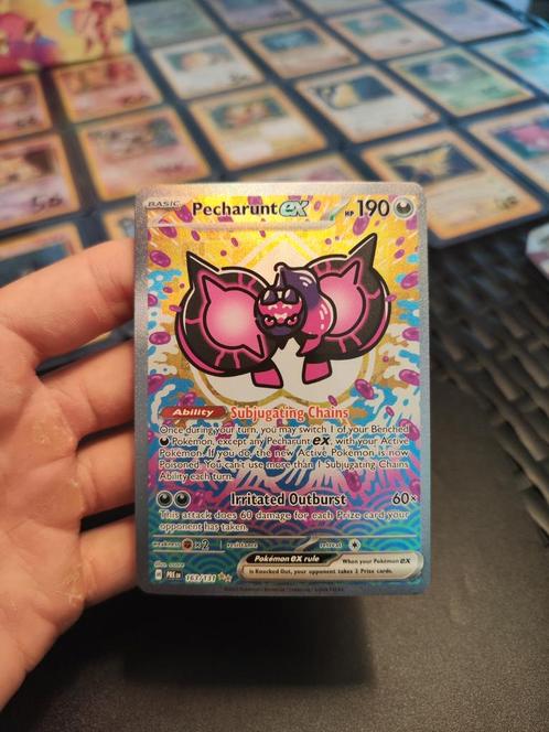 👾 Pecharunt ex 163 Prismatic Evolutions, Hobby en Vrije tijd, Verzamelkaartspellen | Pokémon, Zo goed als nieuw, Losse kaart