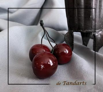 ANTIEKE  ITALIAANS ALBASTEN KERSEN  beschikbaar voor biedingen