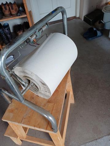 papier papierrolhouder poetspapierrolhouder beschikbaar voor biedingen