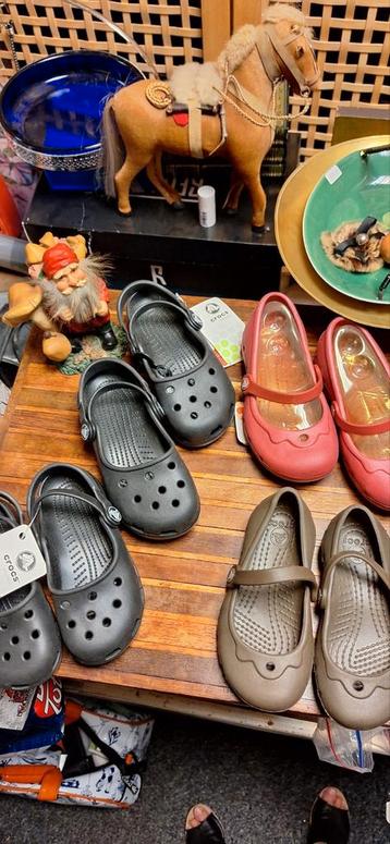 Nieuwe diverse Crocs voor meisje beschikbaar voor biedingen