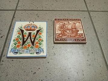 2 tegeltjes Wilhelmina & Juliana en Bernhard, brocante tegel beschikbaar voor biedingen
