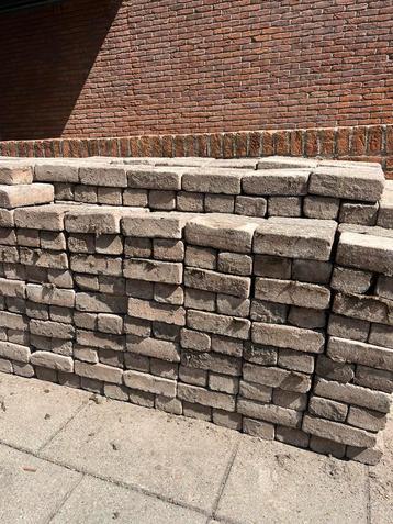 Straatstenen 14 m².  beschikbaar voor biedingen