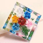 Vintage broche lucite bos bonte bloemen jaren '30-'50, Overige materialen, 4 tot 7 cm, Gebruikt, Verzenden