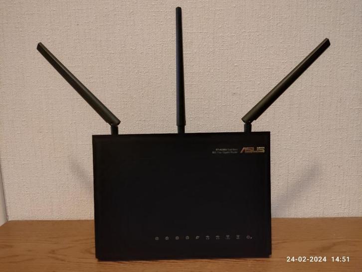 ASUS RT-AC68U Dual-Band Gigabit Router 802.11ac Wireless, Computers en Software, Routers en Modems, Zo goed als nieuw, Router met modem