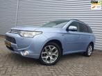 Mitsubishi Outlander 2.0 PHEV Instyle+ Clima/Cruise/Leder/Na, Zwart, 4 cilinders, Blauw, 240 min