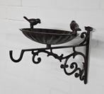 VOEDERSCHAAL MET VOGELS / GIETIJZER / PLANTENHAAK