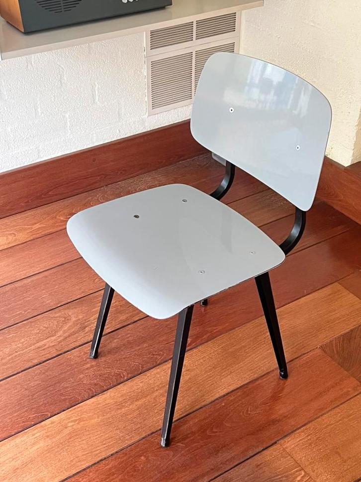 Revolt stoel grijs - Friso Kramer, Huis en Inrichting, Stoelen, Eén, Ophalen