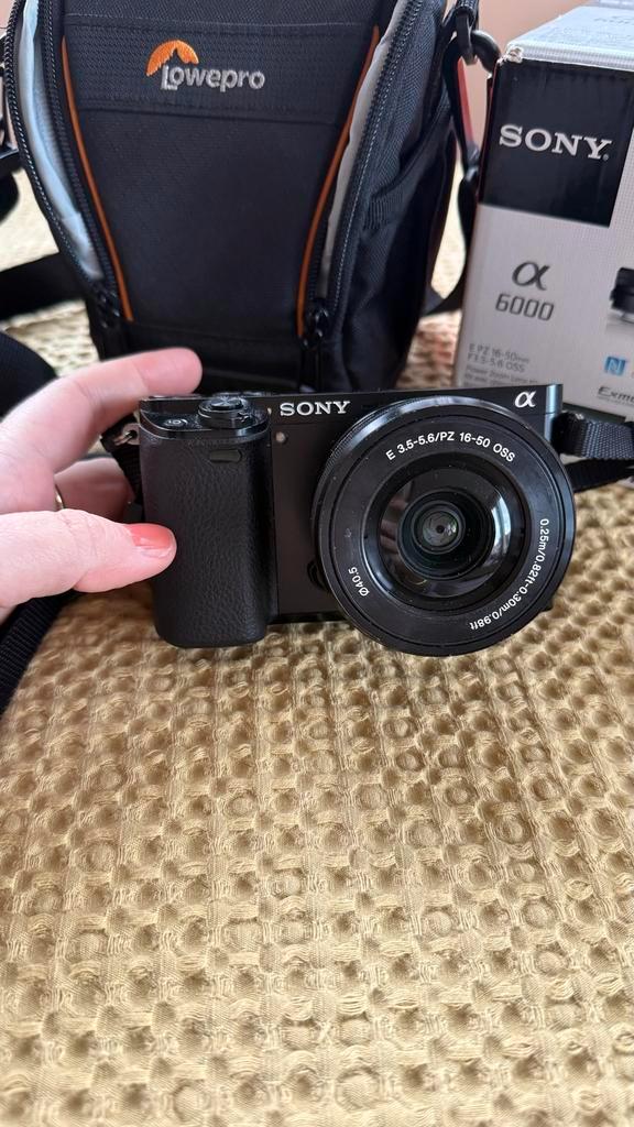 Sony Alpha 6000 + 16–50mm lens + Lowepro tas ILCE-6000L, Audio, Tv en Foto, Fotocamera's Digitaal, Zo goed als nieuw, Sony, Ophalen of Verzenden