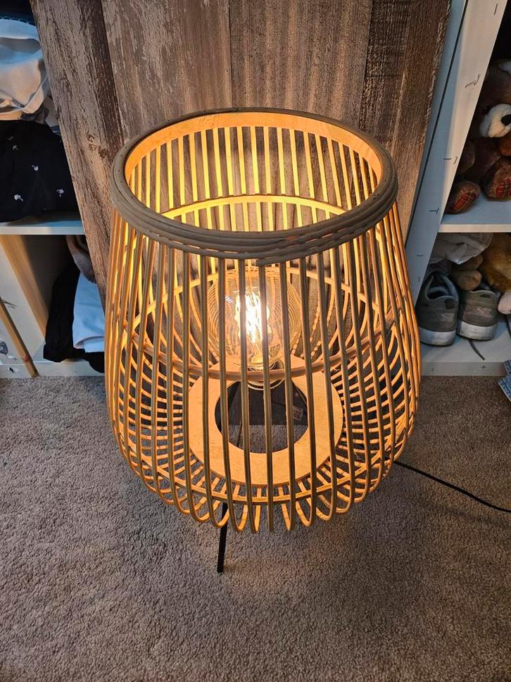 Houten Vloerlamp met Open Design, Huis en Inrichting, Lampen | Vloerlampen, Zo goed als nieuw, 100 tot 150 cm, Hout, Ophalen of Verzenden