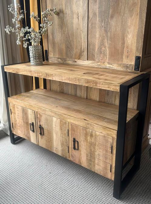 Dressoir Britt, Huis en Inrichting, Kasten | Dressoirs, Zo goed als nieuw, 100 tot 150 cm, 25 tot 50 cm, Met deur(en), Met plank(en)