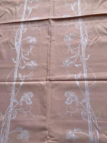 Tafelkleed oud roze mooie witte bloemen randen 4 servetten beschikbaar voor biedingen