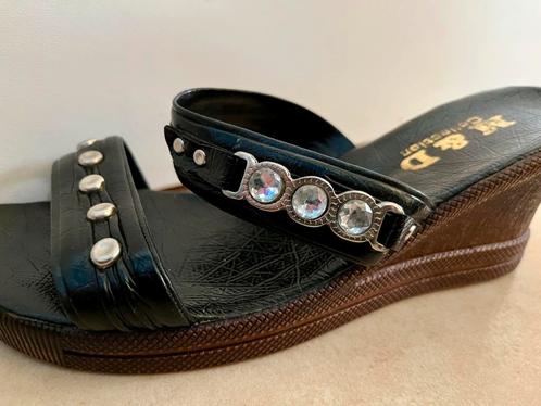 M&D Collection zwarte sandalen met sleehak - maat 38, Kleding | Dames, Schoenen, Nieuw, Sandalen of Muiltjes, Zwart, Ophalen of Verzenden