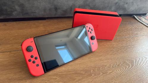 Nintendo Switch Mario Red + Pro Controller + 4 Spellen, Spelcomputers en Games, Spelcomputers | Nintendo Switch, Zo goed als nieuw