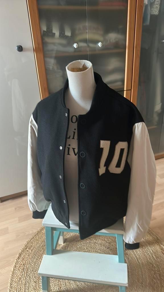 10 days bomber/baseball jacket maat S voor Chris:), Kleding | Dames, Jassen | Winter, Zo goed als nieuw, Maat 36 (S), Zwart, Ophalen