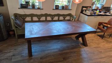 Grote houten eettafel - 230x99 cm beschikbaar voor biedingen