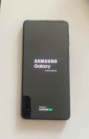 Te koop of ruilen En mooie Samsung S21 plus 5G 128gb zwart beschikbaar voor biedingen