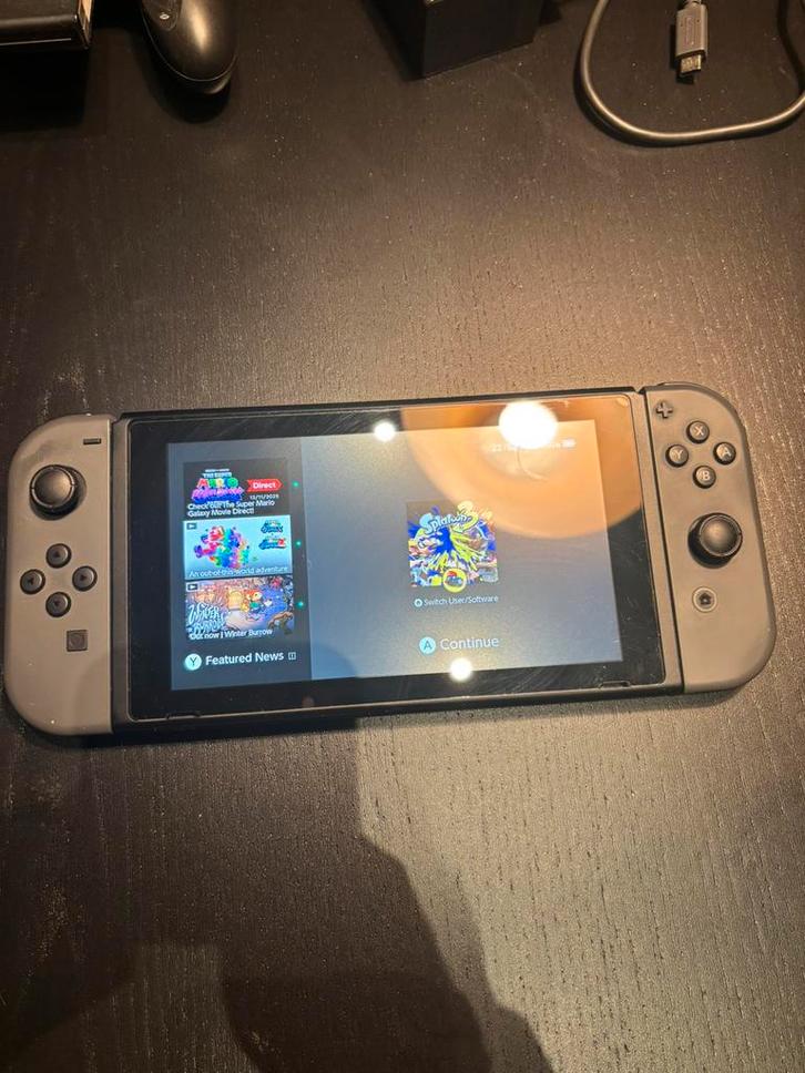 Nintendo Switch + Pro Controller + Splatoon 3 & Mario Kart, Spelcomputers en Games, Spelcomputers | Nintendo Switch, Zo goed als nieuw