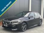 BMW 1-serie 118i M PACK 2022 FULL PANO NAVI CAMERA CLIMATE C, 136 pk, Gebruikt, 1295 kg, Zwart