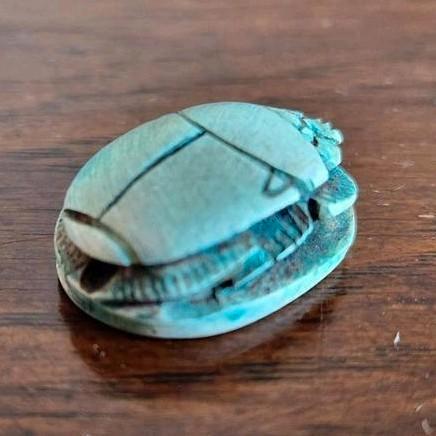 Klein scarabeezegel met hiërogliefen oud souvenir, Antiek en Kunst, Kunst | Niet-Westerse kunst, Ophalen of Verzenden