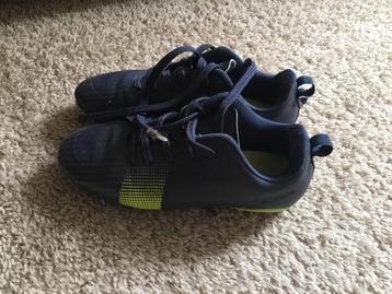 Voetbalschoenen maat 36 beschikbaar voor biedingen