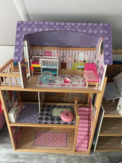 Groot houten poppenhuis – compleet ingericht, Kinderen en Baby's, Speelgoed | Poppenhuizen, Zo goed als nieuw, Ophalen of Verzenden
