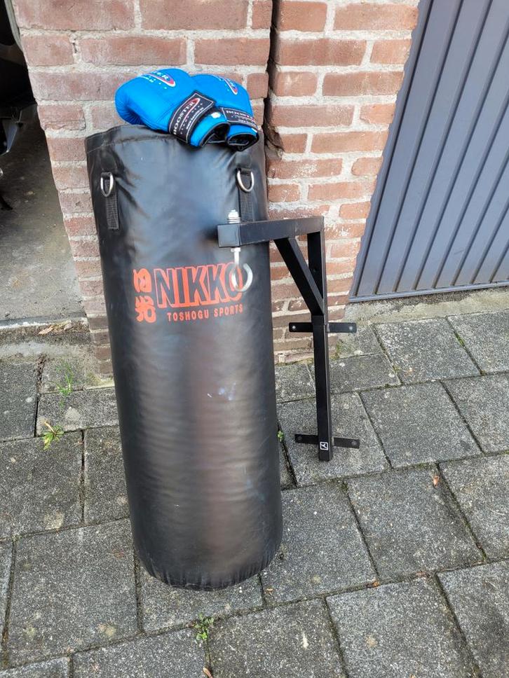 Nikko Bokszak met ophangsysteem en handschoenen, Sport en Fitness, Boksen, Gebruikt, Bokszak, Ophalen