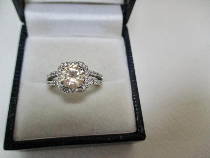 Zilverkleur ring 16.5 mm. +champagne kleur steen + steentjes, Sieraden, Tassen en Uiterlijk, Ringen, Zo goed als nieuw, Dame, Kleiner dan 17