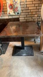 Gratis: Twee tafels met zwaar metaal onderstel, Ophalen, Gebruikt