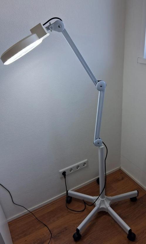 Loeplamp staand, Hobby en Vrije tijd, Vergrootglazen, Loepen en Loeplampen, Gebruikt, Loeplamp, Ophalen