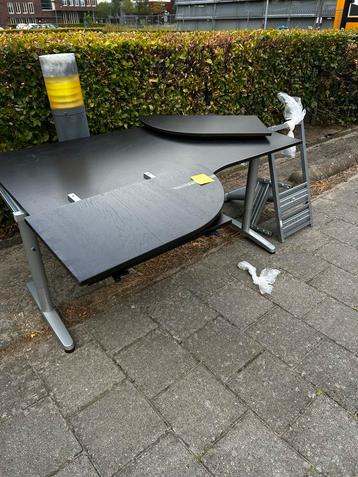 Gebruikte Bureau - Verstelbare Hoogte beschikbaar voor biedingen