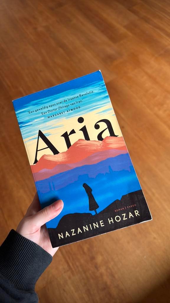 Nazanine Hozar - Aria, Boeken, Literatuur, Zo goed als nieuw, Ophalen of Verzenden