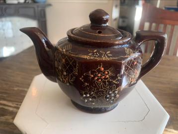 Japanse Redware Moriage theepot beschikbaar voor biedingen