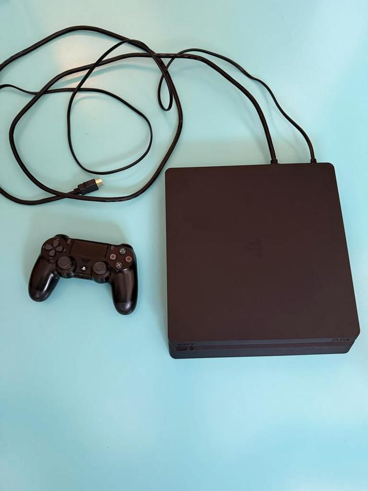 PlayStation 4 Slim 500GB  Compleet met controller+ 3 spellen, Spelcomputers en Games, Spelcomputers | Sony PlayStation 4, Gebruikt