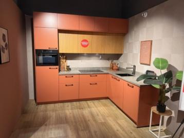 Showroomkeuken Cerezo Warmrood / Ricard Puur Eiken € 6.990,- beschikbaar voor biedingen